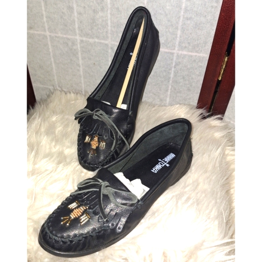 Minnetonka | Black Leather Tribal Beaded Bow Moccasin Shoe - Picture 9 of 14